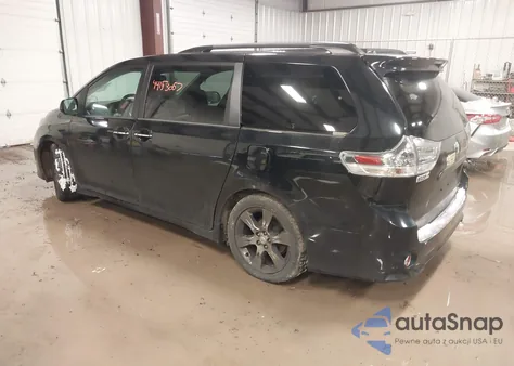 2015 Toyota Sienna Se 8 Passenger z USA, uszkodzony, nr VIN 5TDXK3DC8FS558621